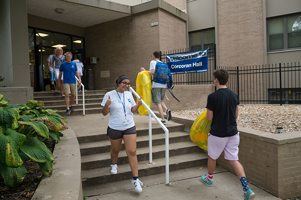 Students moving into residence halls
