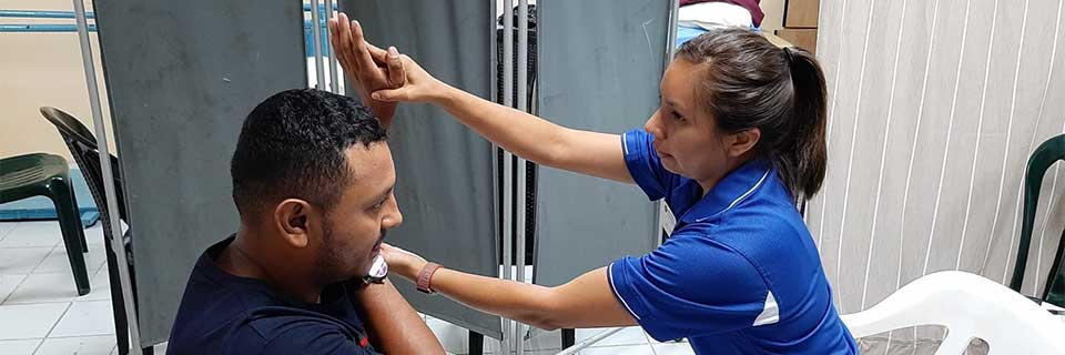 Julia Soap, DPT '21, treats a patient during a service immersion trip in Ecuador Julia Soap, '21, Doctor of Physical Therapy
