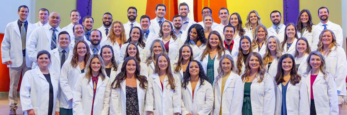 Whitecoat Ceremony PT Students in White Coat Graduating Ceremony