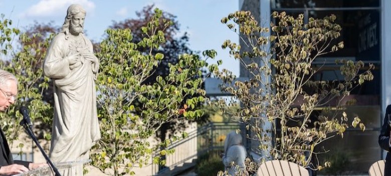 University Dedicates Sacred Heart of Jesus Statue